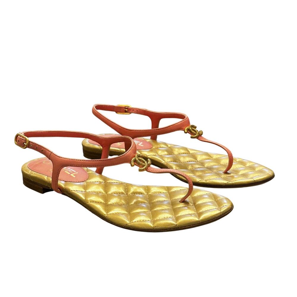 CHANEL Pink Leather Gold CC Quilted T-Strap Thong Flat Sandals 38 NEW - Picture 3 of 6